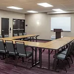 Courtyard By Marriott Airport Hotel