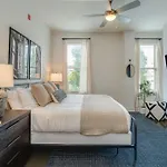 Holiday home Lofts At 30th - Modern Escape - Mins To Broadway *