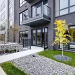 Savanna - Heart Of Midtown - Odyssey At The Park