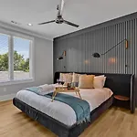 Holiday home Ensemble-4 Unit Combo-8 Mins To Broadway