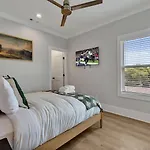 Ensemble-4 Unit Combo-8 Mins To Broadway Holiday home *