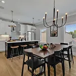 Ensemble-4 Unit Combo-8 Mins To Broadway Holiday home Nashville