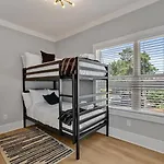 Holiday home Ensemble-4 Unit Combo-8 Mins To Broadway