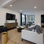 Skyline Luxury Rooftop Deck- King Suites- Garage