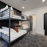 Holiday home Skyline Luxury - Rooftop Deck- King Suites-garage Nashville