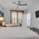 Spacious Nashville Home Close To Belmont Rooftop