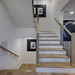 Skyline Luxury - Rooftop Deck- King Suites-garage Holiday home *