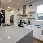 Skyline Luxury - Rooftop Deck- King Suites-garage * Nashville