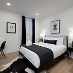 Holiday home Skyline Luxury - Rooftop Deck- King Suites-garage