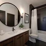 Skyline Luxury - Rooftop Deck- King Suites-garage Nashville