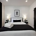 Skyline Luxury - Rooftop Deck- King Suites-garage Holiday home *