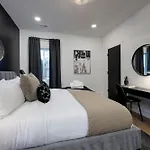 Holiday home Skyline Luxury - Rooftop Deck- King Suites-garage