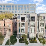 Luxe-Rooftop Echo-Private Deck-4 Mins Broadway