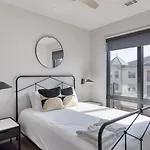 2 Units In Walkable Midtown Location Gympool Honkey-Tonk Muse By Avantstay