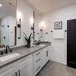 Skyline Luxury - Rooftop Deck- King Suites-garage * Nashville