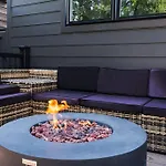 Luxury Retreat Sauna, Hot Tub And Fire Pit