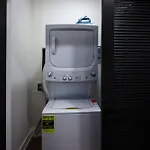 Skyline Luxury - Rooftop Deck- King Suites-garage Holiday home *