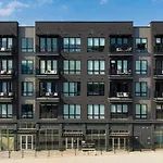 Sleeps 42 7 Modern Midtown Apartments W Gym, Pool, Walkable To Shops & Eats