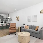 Sleeps 20 Three Side By Side 10 Minutes To Broadway Holiday home