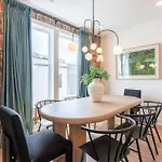 Holiday home Luxe 4br Retreat With Hot Tub & Skyline Deck *
