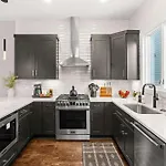 Luxury House In With Rooftop Deck Holiday home
