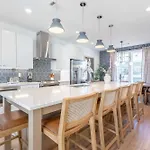 Retreat With Hot Tub & Private Garage Holiday home *