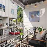 Private Rooftop Near Vanderbilt Only 2 Miles From Downtown Holiday home *