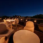 Luxe Group With Hot Tub & Rooftop Lounge