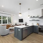 Only 3 Miles From Broadway Sleeps 16 Two Side By Side *