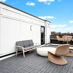 Escape With Skyline Deck And Hot Tub