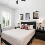 East Nash For 4 With Public Rooftop Near Dt Holiday home Nashville