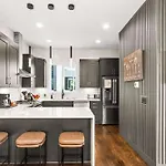 Luxury House In With Rooftop Deck