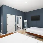 Holiday home Only 3 Miles From Broadway Sleeps 16 Two Side By Side