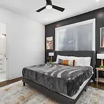 Two Adjacent Homes Sleeps 24 Only 3 Miles To Broadway Holiday home Nashville