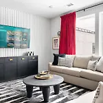 Escape With Skyline Deck And Hot Tub Holiday home *