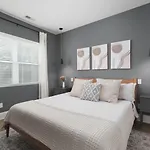 Sleeps 20 Three Side By Side 10 Minutes To Broadway