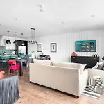 Holiday home Escape With Skyline Deck And Hot Tub Nashville