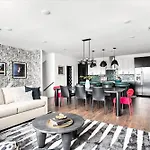 Escape With Skyline Deck And Hot Tub Holiday home
