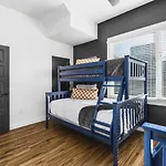 Two Adjacent Homes Sleeps 24 Only 3 Miles To Broadway Nashville