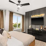 Luxury House In With Rooftop Deck