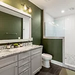 Private Rooftop Near Vanderbilt Only 2 Miles From Downtown Holiday home