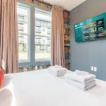 Luxe Group With Hot Tub & Rooftop Lounge Holiday home