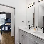 Two Adjacent Homes Sleeps 24 Only 3 Miles To Broadway Holiday home Nashville