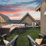 Two Adjacent Homes Sleeps 24 Only 3 Miles To Broadway