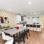 Holiday home 2 Adjacent Gem Great For Big Groups 8th Ave S