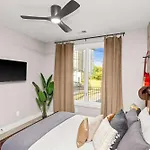 Luxury House In With Rooftop Deck *
