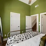 Private Rooftop Near Vanderbilt Only 2 Miles From Downtown Holiday home