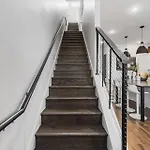 Two Adjacent Homes Sleeps 24 Only 3 Miles To Broadway Nashville