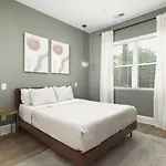 Sleeps 20 Three Side By Side 10 Minutes To Broadway
