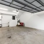 Two Adjacent Homes Sleeps 24 Only 3 Miles To Broadway Nashville
